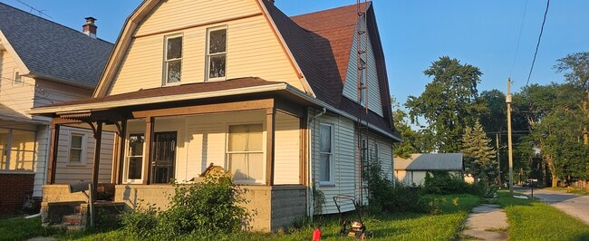 1661 Oak St in Toledo, OH - Building Photo - Building Photo