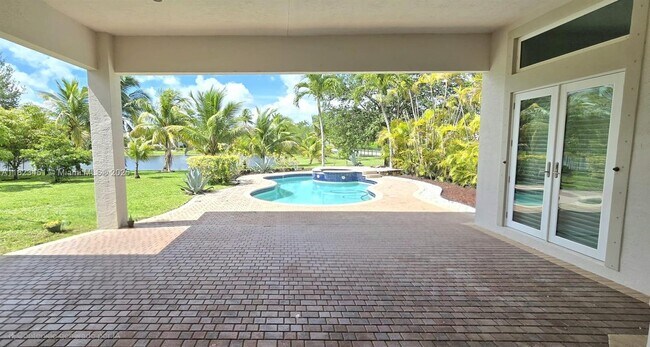 15066 SW 39th St in Davie, FL - Building Photo - Building Photo
