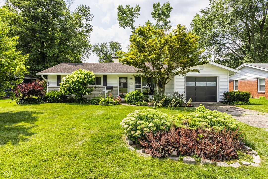 749 Emerson Rd in Carmel, IN - Building Photo