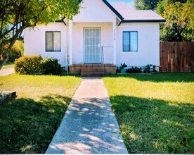 2214 Waldon St in Redding, CA - Building Photo - Building Photo