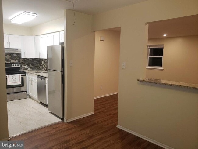 property at 1115 Thomas Rd