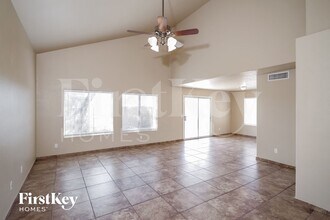 7351 W Eva St in Peoria, AZ - Foto de edificio - Building Photo