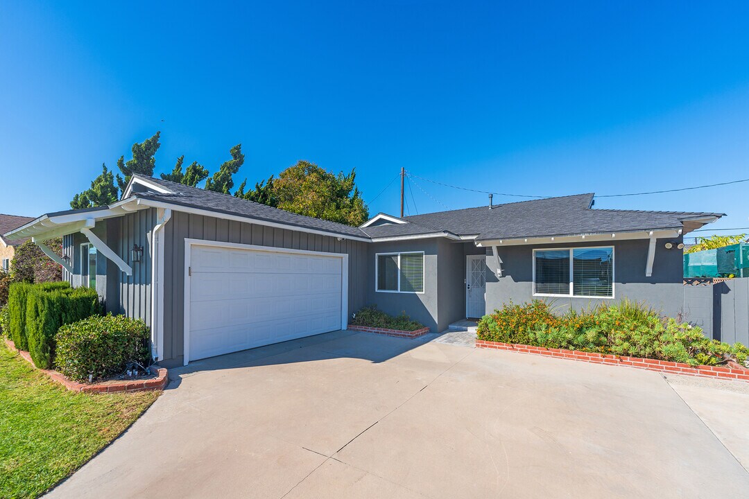 909 Linley St in Torrance, CA - Foto de edificio