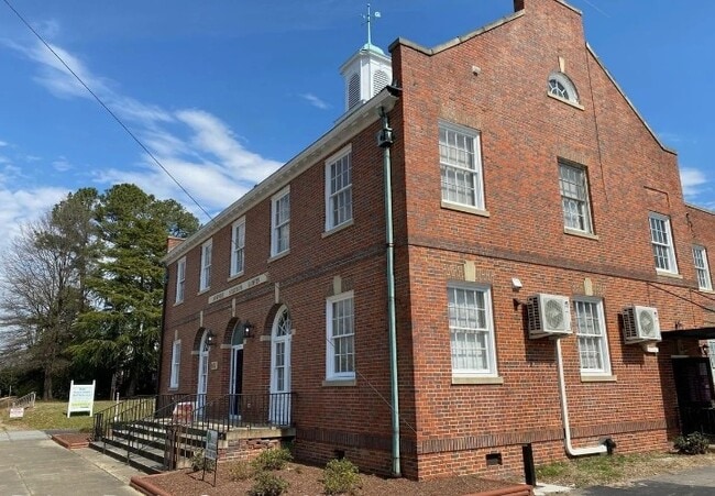 632 Roanoke Ave in Roanoke Rapids, NC - Foto de edificio - Building Photo