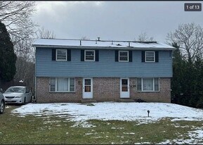 136-138 Meeker Rd in Vestal, NY - Building Photo