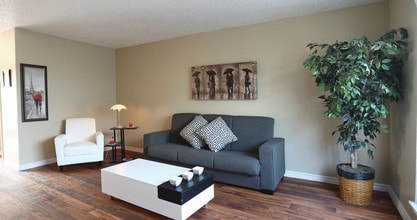 Lux Estate TX Apartments in Beaumont, TX - Building Photo - Interior Photo