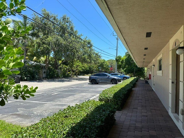 1045 NE 10th Ave in Fort Lauderdale, FL - Building Photo - Building Photo