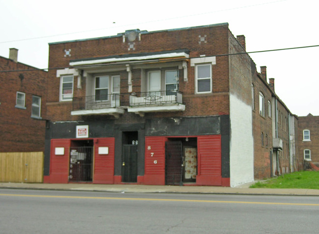 876 E 105th St in Cleveland, OH - Foto de edificio - Building Photo