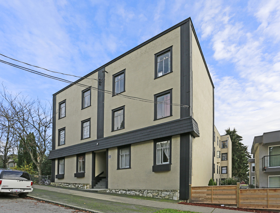 Marine View Manor in New Westminster, BC - Building Photo