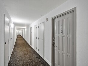 200 Leslie Dr, Unit 723 in Hallandale Beach, FL - Building Photo - Building Photo