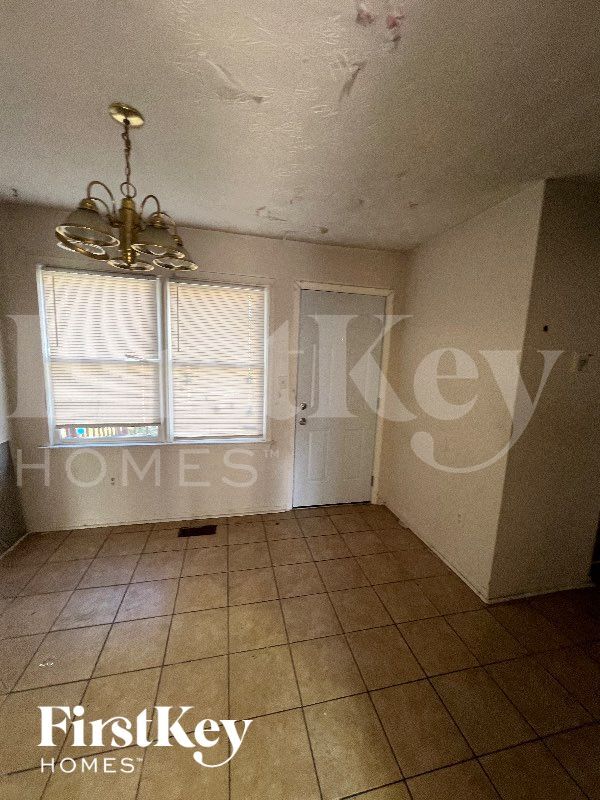 4923 Autumn Cir in Stone Mountain, GA - Foto de edificio - Building Photo