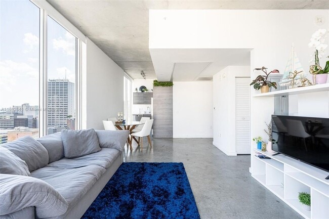 151 SE 1st St in Miami, FL - Building Photo - Building Photo