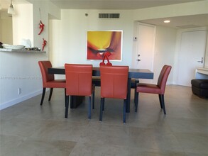 19101 NE 36th Ct in Aventura, FL - Building Photo - Building Photo