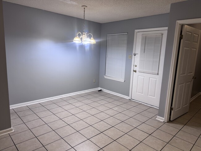 2313 Friar Tuck Ln in Albany, GA - Building Photo - Building Photo