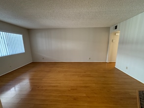725 E Providencia Ave in Burbank, CA - Building Photo - Building Photo