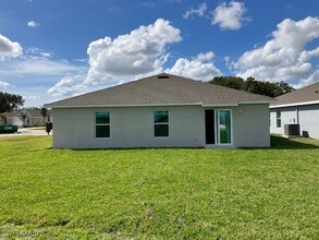 3904 Treasure Oak Wy in Ft. Myers, FL - Building Photo - Building Photo