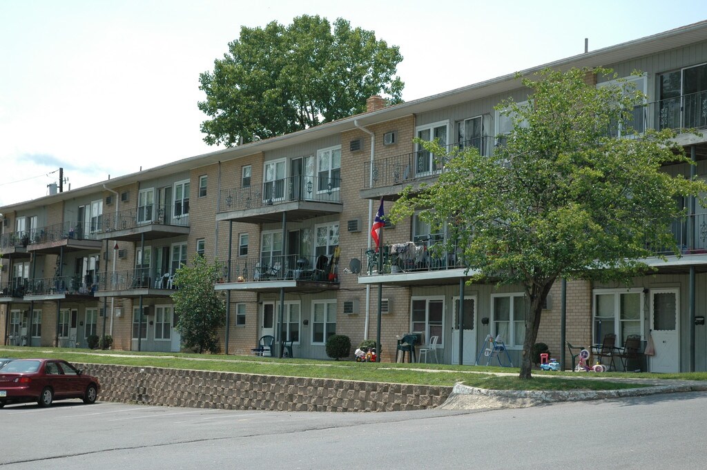 Crestwood Apartments in Middletown, NY