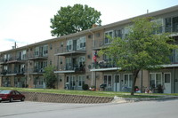 Crestwood Apartments in Middletown, NY - Building Photo - Building Photo