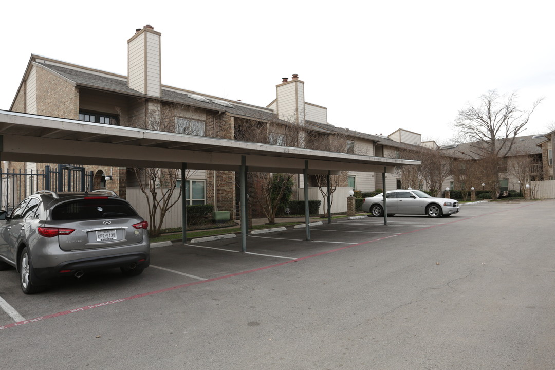 Cedarmont Apartments in Dallas, TX - Building Photo