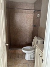 429 Executive Center Dr, Unit 211 in West Palm Beach, FL - Building Photo - Building Photo