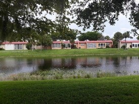 147 Lake Carol Dr in West Palm Beach, FL - Building Photo