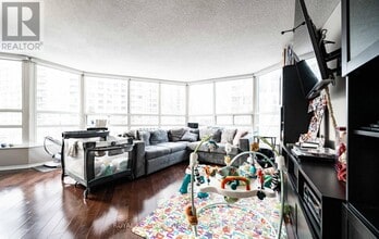 250 Webb Dr in Mississauga, ON - Building Photo - Building Photo