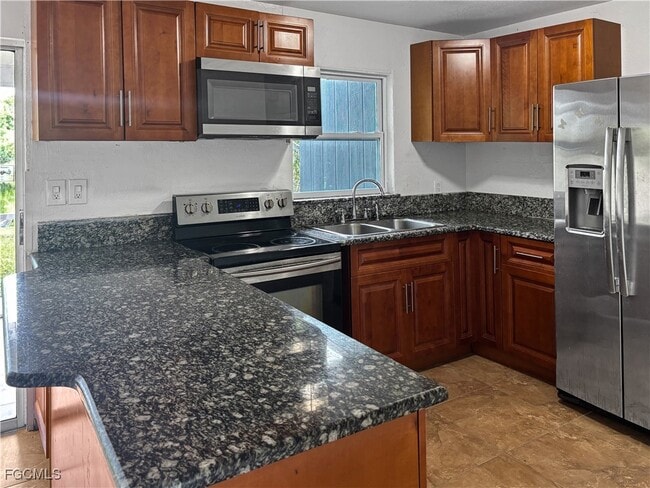 131 Schneider Dr in Ft. Myers, FL - Building Photo - Building Photo