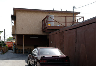 10812-10814 Larch Ave in Inglewood, CA - Building Photo - Building Photo