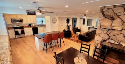 335 S California St in Orange, CA - Foto de edificio - Building Photo