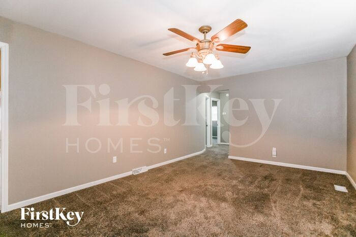 2 NE Ferrell Ln in Kansas City, MO - Building Photo