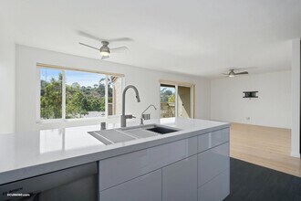 8636 Via Mallorca, Unit C in La Jolla, CA - Building Photo - Building Photo