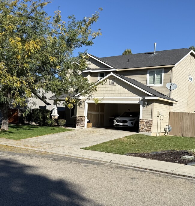 398 East Cassidy Drive in Meridian, ID - Foto de edificio - Building Photo