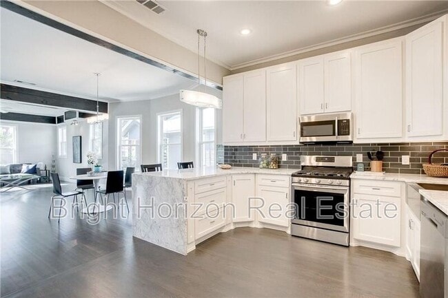 1821 W 10th St in Dallas, TX - Building Photo - Building Photo