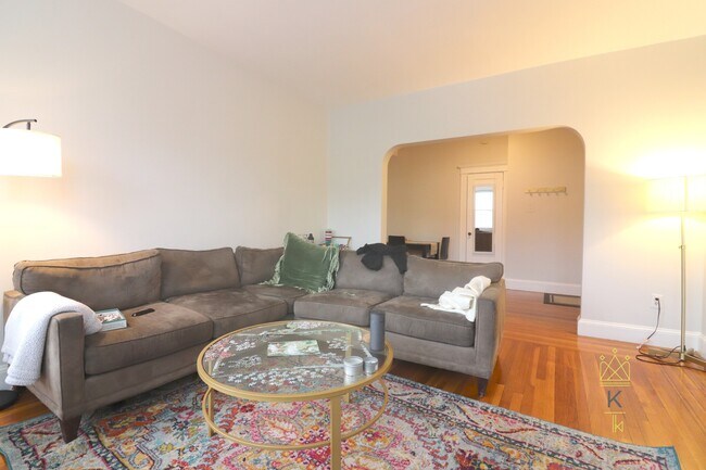 175 Harvard St, Unit 2 in Brookline, MA - Building Photo - Building Photo