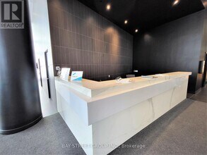 3900 Confederation Pkwy in Mississauga, ON - Building Photo - Building Photo