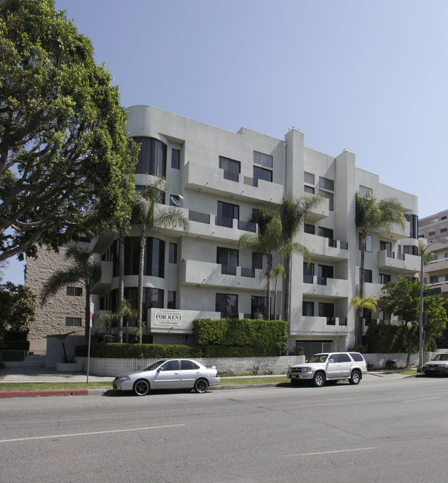 9135 Burton Way in Beverly Hills, CA - Foto de edificio - Building Photo