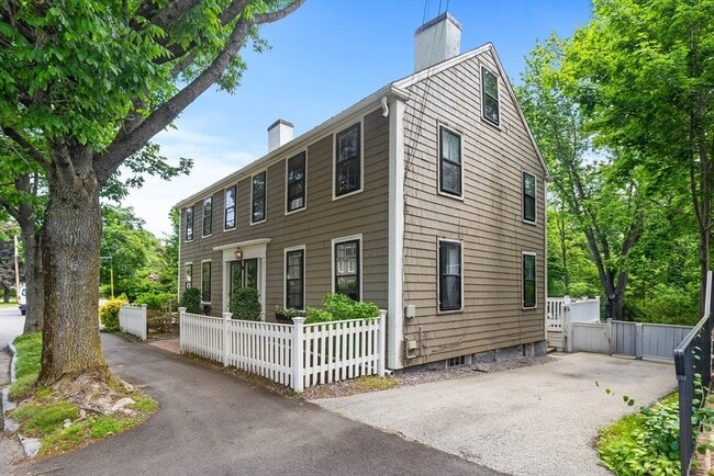 210 North St in Hingham, MA - Building Photo - Building Photo