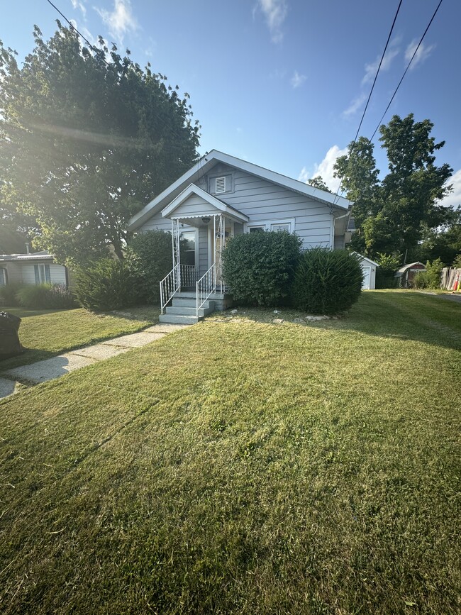 912 Oak Grove Ave