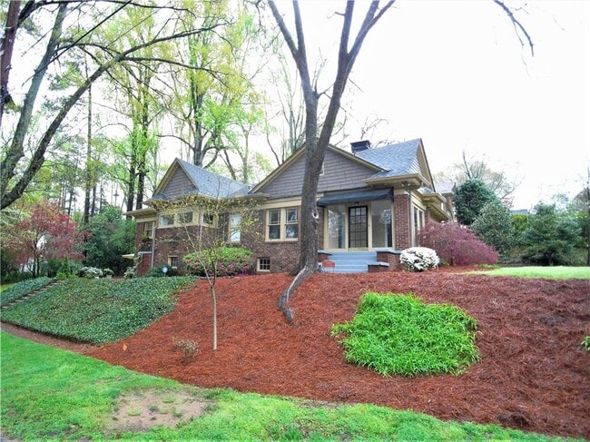 1200 Stillwood Dr NE in Atlanta, GA - Building Photo - Building Photo