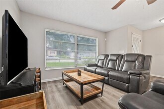 4112 E 97th Ave in Tampa, FL - Building Photo - Building Photo