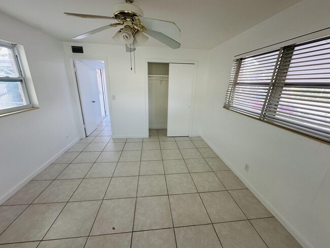 1330 N J St in Lake Worth Beach, FL - Building Photo - Building Photo