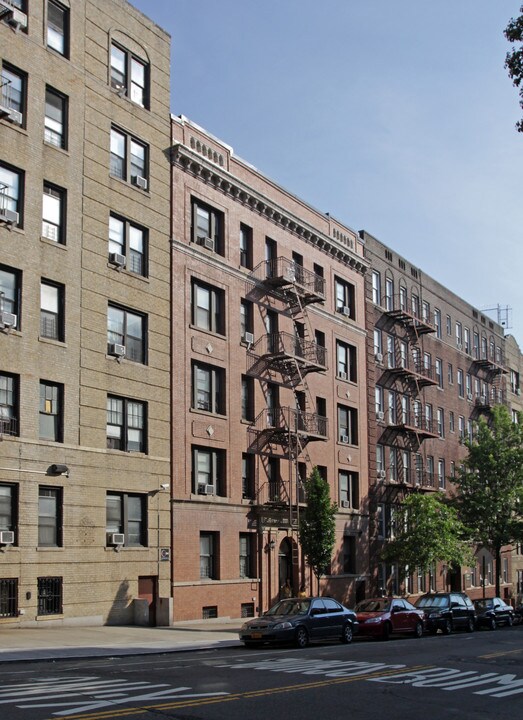 256 Seaman Ave in New York, NY - Building Photo