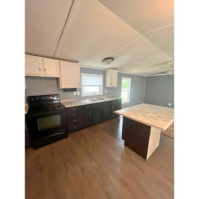 103 Hollyhock Ln in Metamora, IL - Building Photo - Building Photo