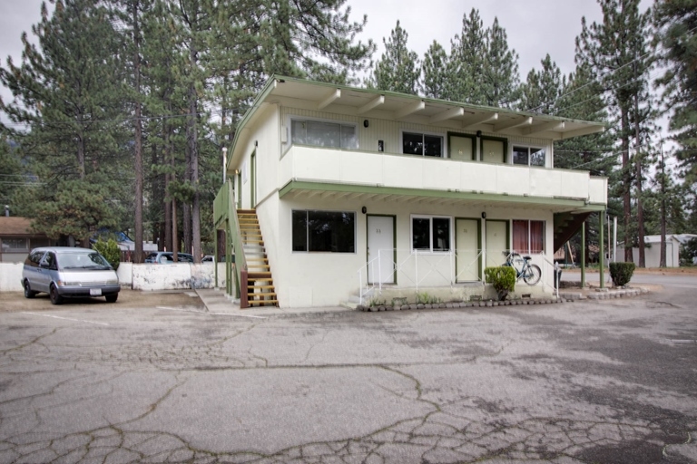 Midway Apartments in South Lake Tahoe, CA - Foto de edificio