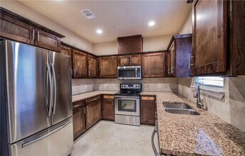 410 W Dittmar Rd in Austin, TX - Building Photo - Building Photo