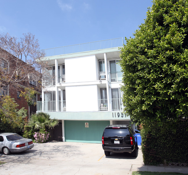 11937 Gorham Ave in Los Angeles, CA - Foto de edificio - Building Photo