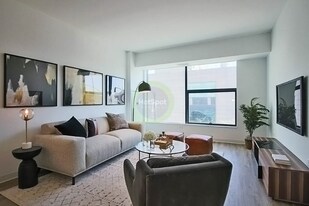 803 W Van Buren St in Chicago, IL - Building Photo