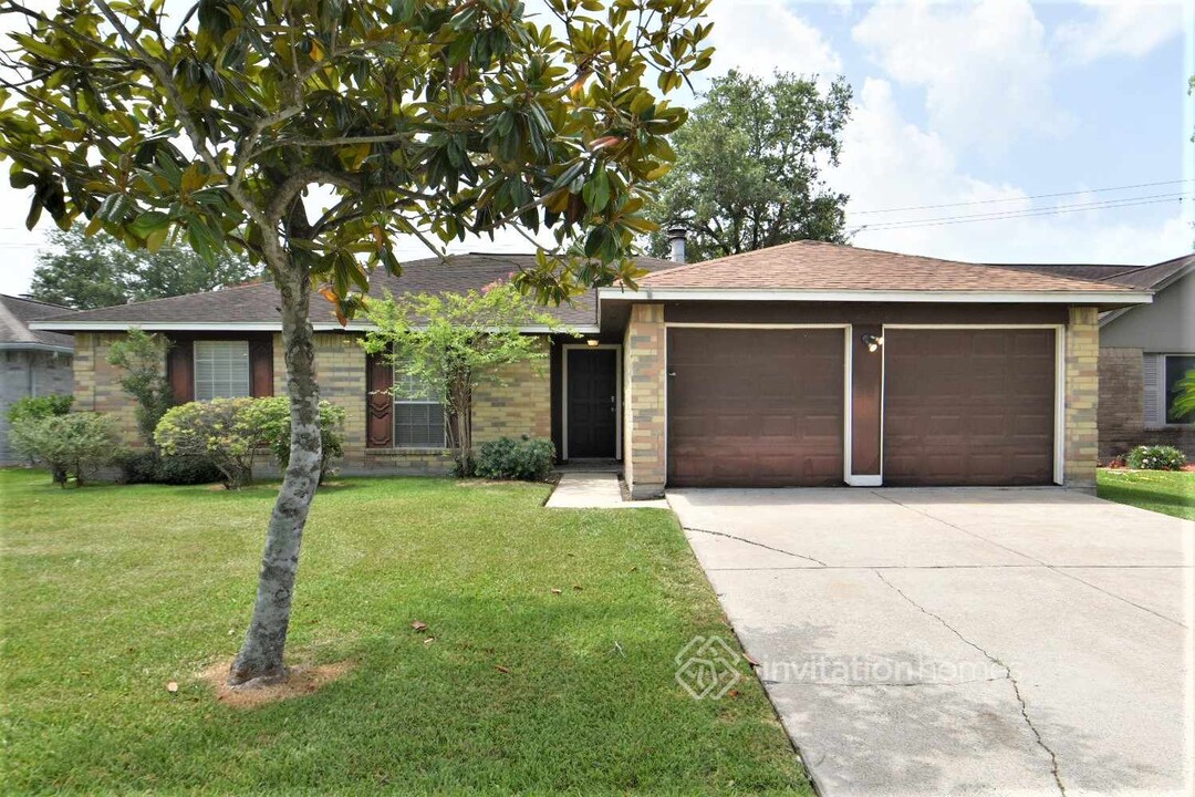 2518 General Colony Dr in Friendswood, TX - Building Photo