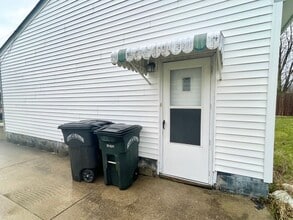 566 Walnut St in Elyria, OH - Building Photo - Building Photo