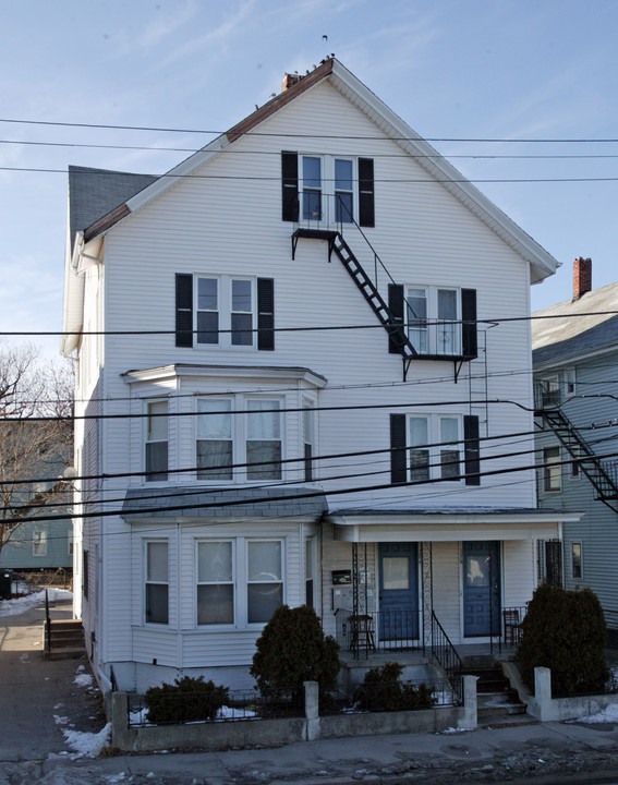 274 Lonsdale Ave in Pawtucket, RI - Building Photo